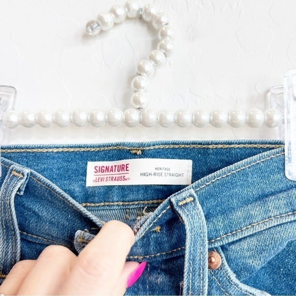 Levi's Women's Heritage High Rise Straight Jeans Distressed Rips 26 - Picture 7 of 9